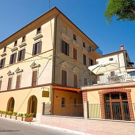 Raffaello Dimora Storica Con Piscina Panoramica Nelle Marche Sassoferrato
