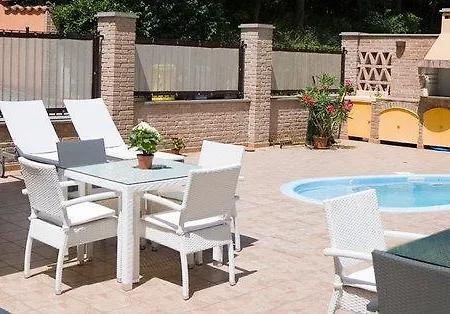 Raffaello Dimora Storica Con Piscina Panoramica Nelle Marche 4* Sassoferrato