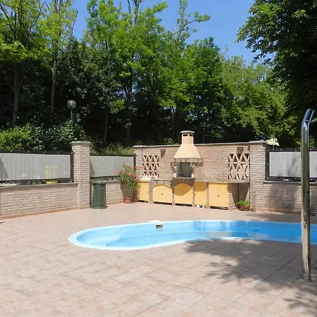 Raffaello Dimora Storica Con Piscina Panoramica Nelle Marche 4*