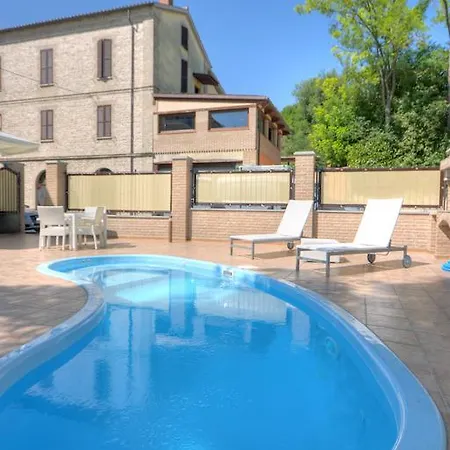 מלון דירות Raffaello Dimora Storica Con Piscina Panoramica Nelle Marche 4*