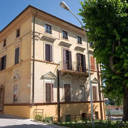Raffaello Dimora Storica Con Piscina Panoramica Nelle Marche 4*